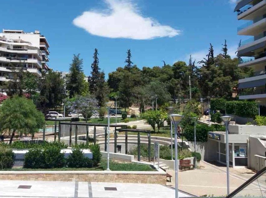 Άποψη από την ανάπλαση του δεξιού τμήματος στην πλατεία της Νέας Σμύρνης / Φωτογραφία: neasmirni.gr