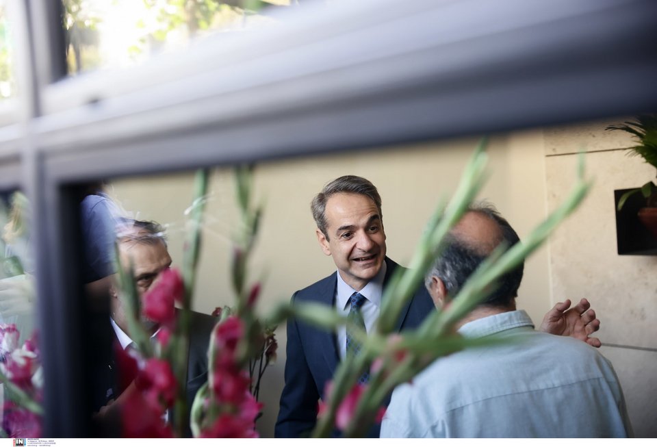Μία μέρα πριν την επίσημη έναρξη λειτουργίας των καταστημάτων
