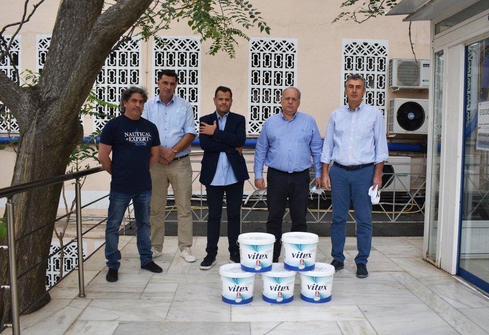 Ο χρωμοδότης ΦΡΑΓΚΟΣ Ι. ΑΕ. παρέδωσε 150 λίτρα χρώματος Vitex with Vairo, στο Γενικό Νοσοκομείο Αθηνών «Σισμανόγλειο», 50 λίτρα στο Γενικό Νοσοκομείο Αθηνών «ΑΜΑΛΙΑ ΦΛΕΜΙΝΓΚ» και 100 λίτρα στο Γενικό Νοσοκομείο Παίδων «ΠΑΙΔΩΝ ΠΕΝΤΕΛΗΣ».