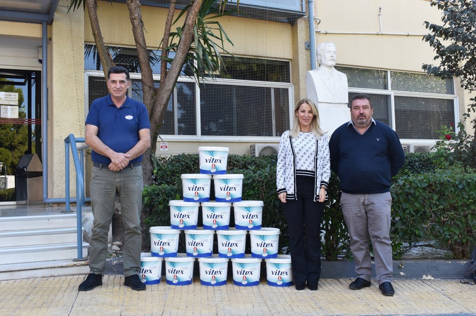 Επίσης, μέσω της Τράπεζας Χρώματος παραδόθηκαν 50 λίτρα χρώματος Vitex with Vairo στο Γενικό Νοσοκομείο Μαιευτήριο «ΕΛΕΝΑ ΒΕΝΙΖΕΛΟΥ», 100 λίτρα στο Νοσοκομείο Ερυθρός Σταυρός, 80 λίτρα στο Γενικό Νοσοκομείο Αθηνών Κοργιαλένειο, 150 λίτρα στο Γενικό Νοσοκομείο Νοσημάτων Θώρακος «Η Σωτηρία» και 150 λίτρα στο Γ.Ν.Α. «Γ.ΓΕΝΝΗΜΑΤΑΣ».