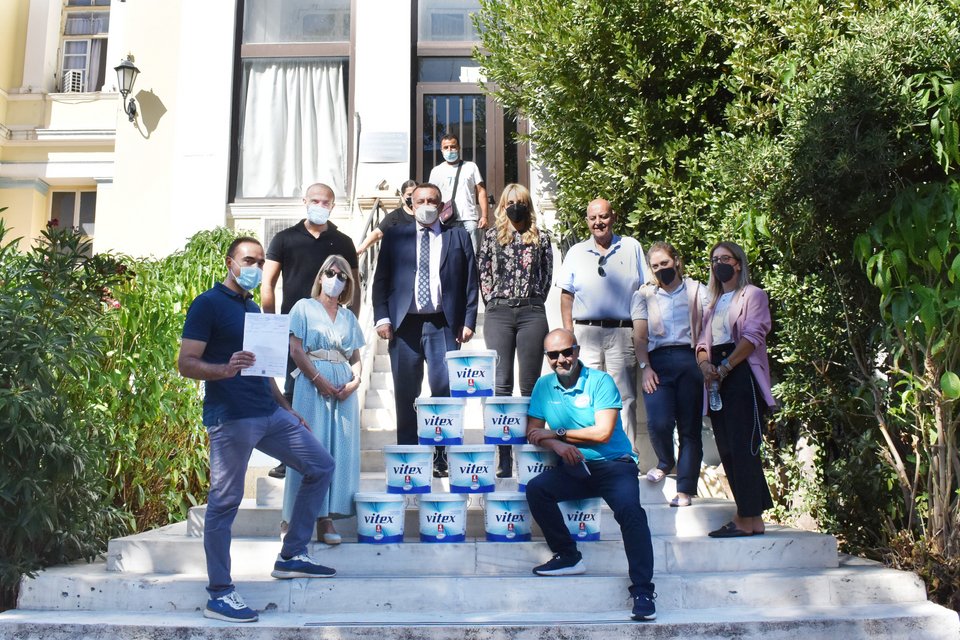 Ο χρωμοδότης ΤΡΑΚΑΔΑΣ ΕΜΠΟΡΙΟ ΑΝΤΙΠΡΟΣΩΠΕΙΕΣ ΧΡΩΜΑΤΩΝ Α.Ε.Ε. παρέδωσε 100 λίτρα χρώματος Vitex with Vairo, στο Γενικό Νοσοκομείο Αθηνών «Η ΕΛΠΙΣ».