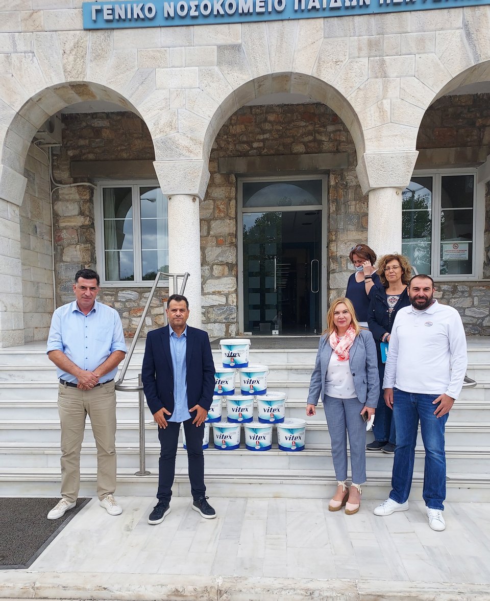 Ο χρωμοδότης ΦΡΑΓΚΟΣ Ι. ΑΕ. παρέδωσε 150 λίτρα χρώματος Vitex with Vairo, στο Γενικό Νοσοκομείο Αθηνών «Σισμανόγλειο», 50 λίτρα στο Γενικό Νοσοκομείο Αθηνών «ΑΜΑΛΙΑ ΦΛΕΜΙΝΓΚ» και 100 λίτρα στο Γενικό Νοσοκομείο Παίδων «ΠΑΙΔΩΝ ΠΕΝΤΕΛΗΣ».