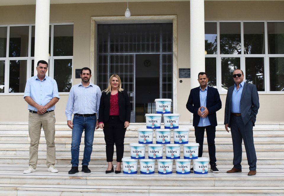  Ο χρωμοδότης ΦΡΑΓΚΟΣ Ι. ΑΕ. παρέδωσε 150 λίτρα χρώματος Vitex with Vairo, στο Γενικό Νοσοκομείο Αθηνών «Σισμανόγλειο», 50 λίτρα στο Γενικό Νοσοκομείο Αθηνών «ΑΜΑΛΙΑ ΦΛΕΜΙΝΓΚ» και 100 λίτρα στο Γενικό Νοσοκομείο Παίδων «ΠΑΙΔΩΝ ΠΕΝΤΕΛΗΣ».