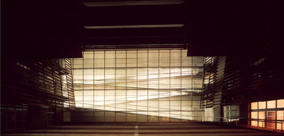 Νύχτα, στο αίθριο του Μουσείου Μπενάκη