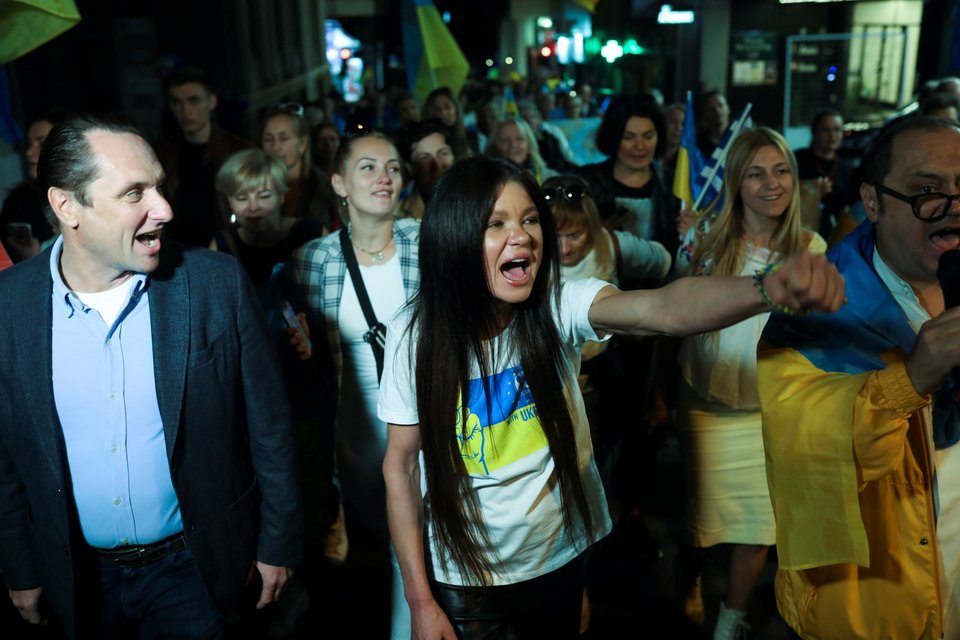 Η Ρουσλάνα επικεφαλής αντιπολεμικής διαδήλωσης για την Ουκρανία, στην πλατεία Συντάγματος 