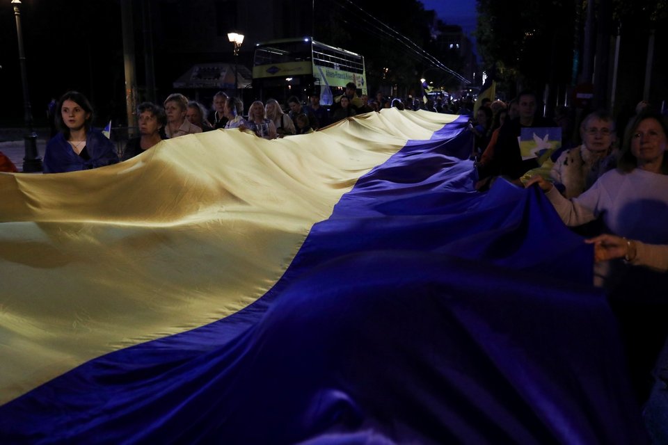 Η Ρουσλάνα επικεφαλής αντιπολεμικής διαδήλωσης για την Ουκρανία, στην πλατεία Συντάγματος 