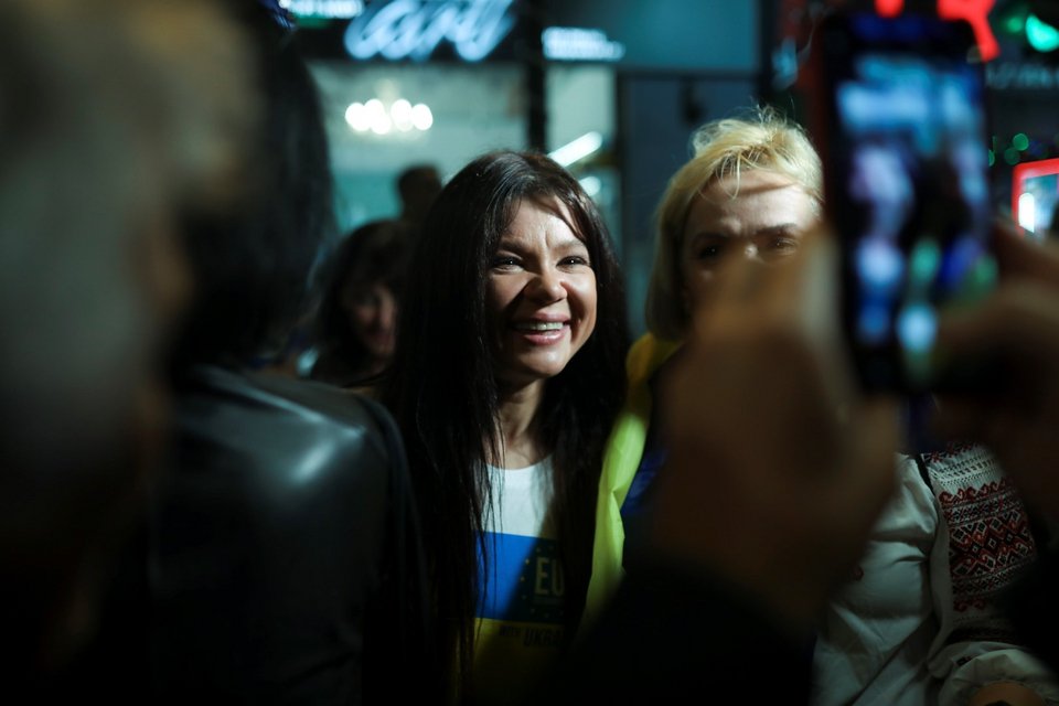 Η Ρουσλάνα επικεφαλής αντιπολεμικής διαδήλωσης για την Ουκρανία, στην πλατεία Συντάγματος 