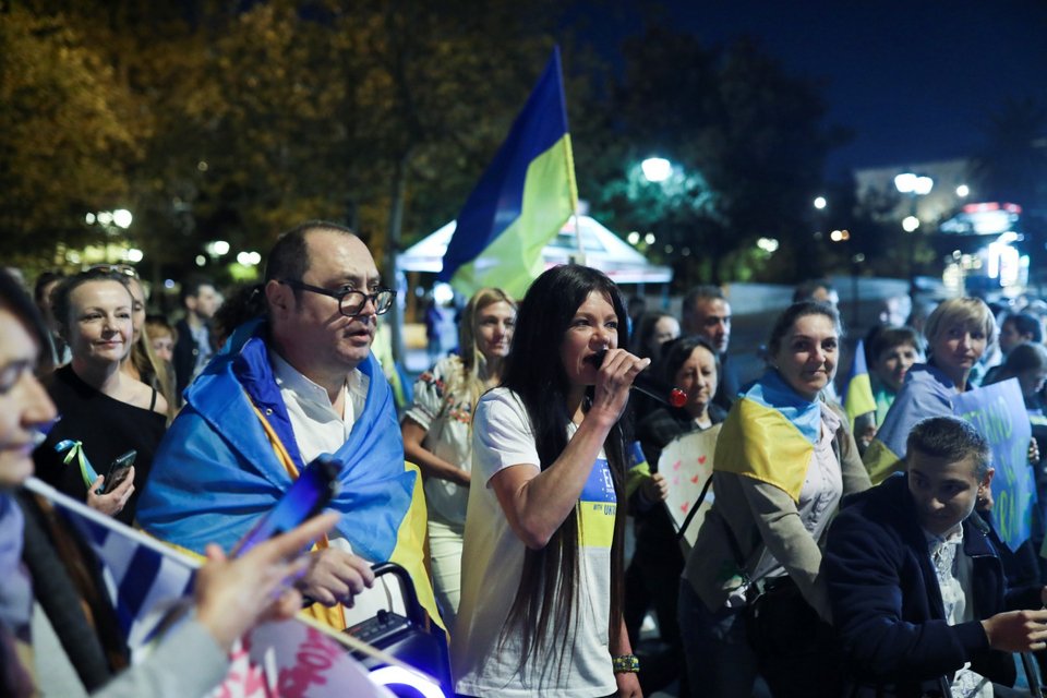 Η Ρουσλάνα επικεφαλής αντιπολεμικής διαδήλωσης για την Ουκρανία, στην πλατεία Συντάγματος 