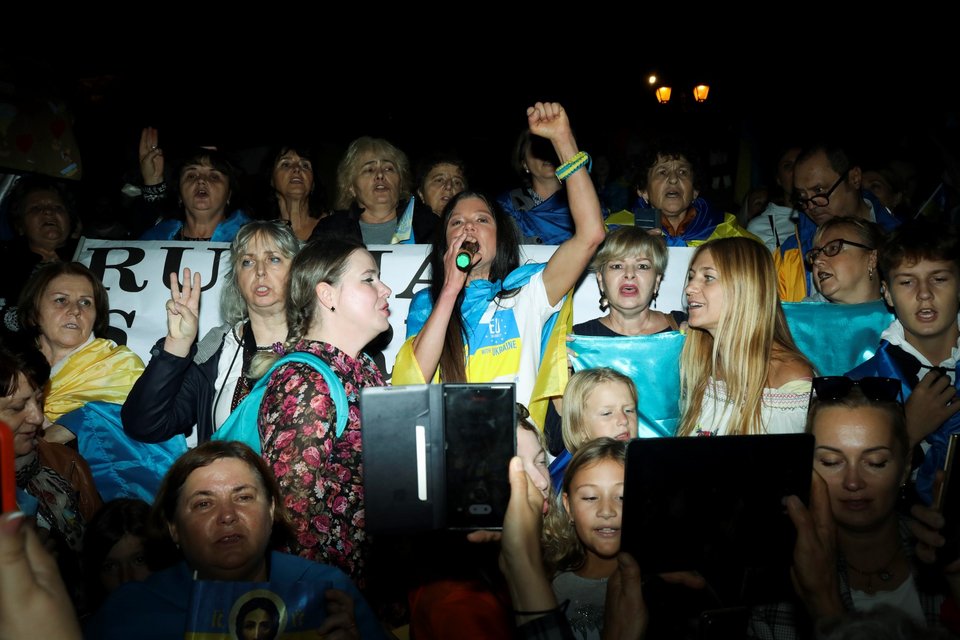 Η Ρουσλάνα επικεφαλής αντιπολεμικής διαδήλωσης για την Ουκρανία, στην πλατεία Συντάγματος 