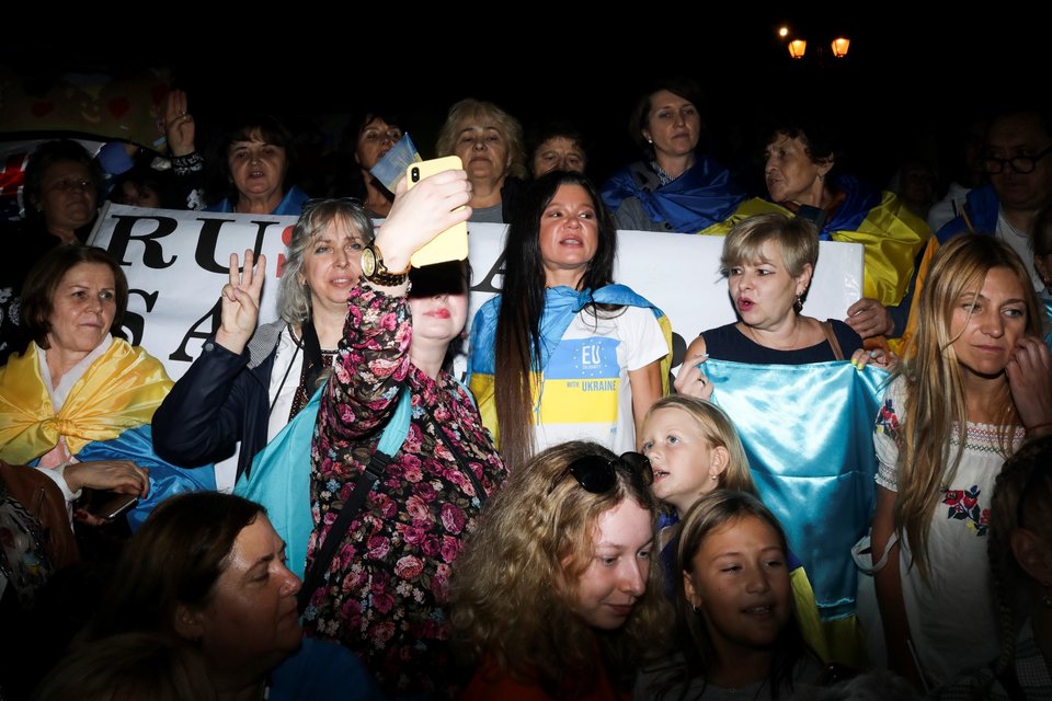 Η Ρουσλάνα επικεφαλής αντιπολεμικής διαδήλωσης για την Ουκρανία, στην πλατεία Συντάγματος 