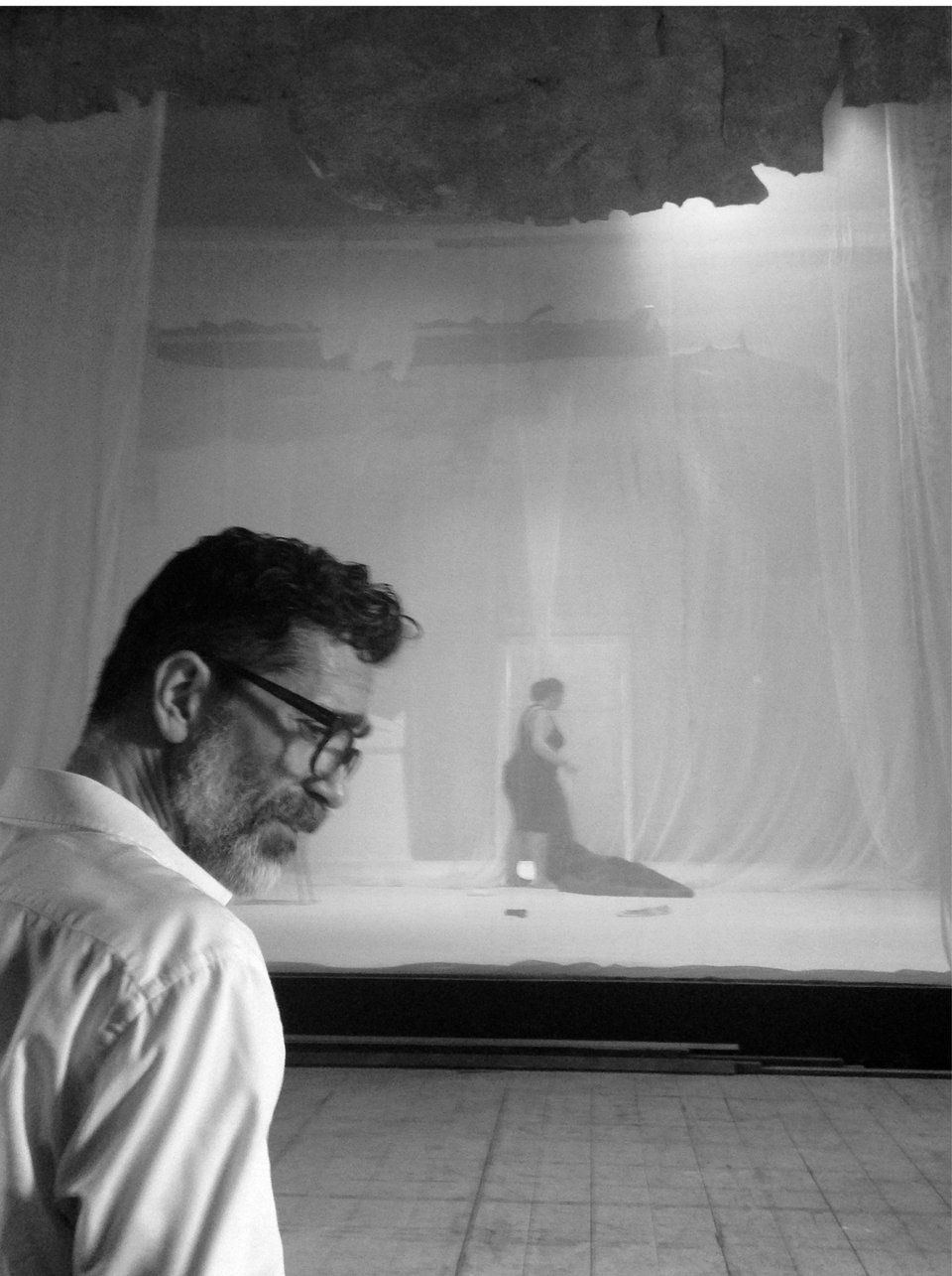 Ο Romeo Castellucci και η Marika Pugliatti κατά τη διάρκεια των δοκιμών της Ορέστειας (μία οργανική κωμωδία;), Ιούλιος 2015. Φωτο: Maria-Vittoria Bellingeri