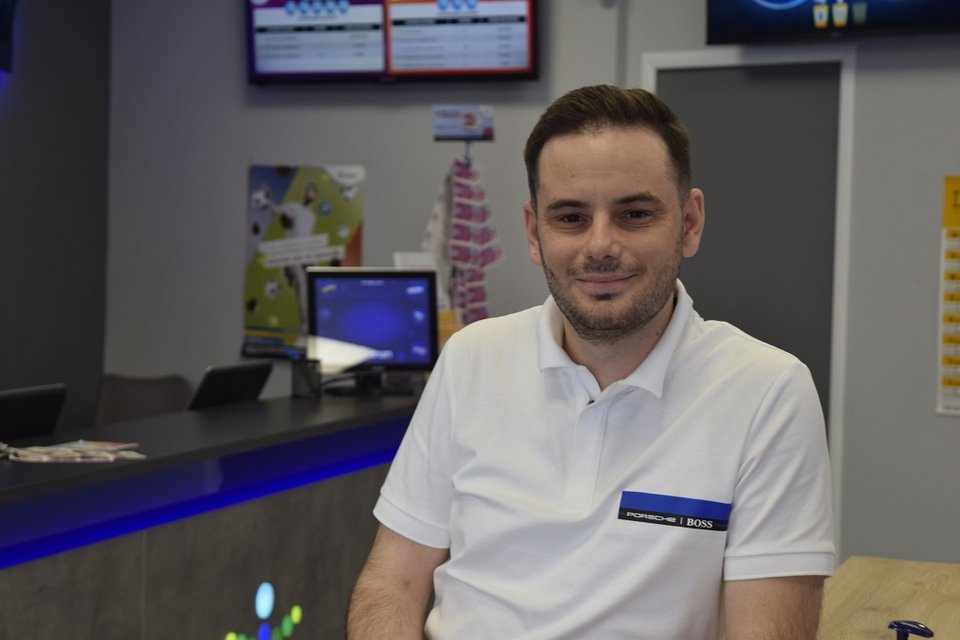 Ο κ. Κωνσταντίνος Νέρης, ιδιοκτήτης καταστήματος ΟΠΑΠ στο Κερατσίνι 