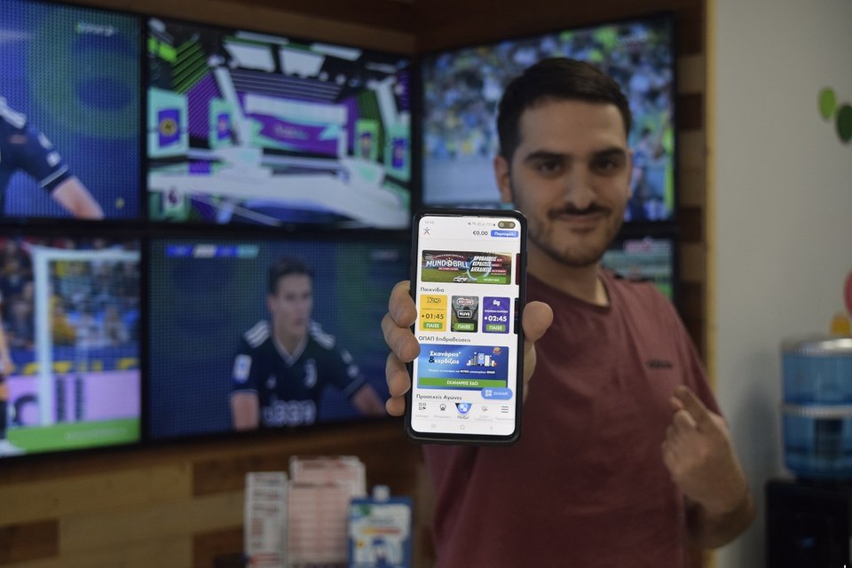 Αντώνης Γιαννόπουλος, υπάλληλος σε κατάστημα ΟΠΑΠ στο Αιγάλεω 