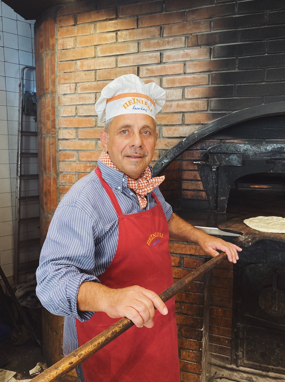 Ο Σπύρος Ανδριώτης, ιδιοκτήτης του Πεϊνιρλί Ιωνίας, στον ελεύθερο χρόνο του ασχολείται με το θέατρο, παίζοντας στις παραστάσεις της βραβευμένης θεατρικής ομάδας Main Point. 
