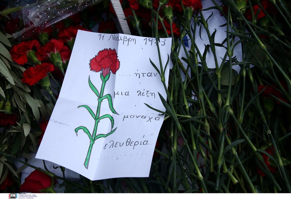 Ζωγραφιές παιδιών στο μνημείο