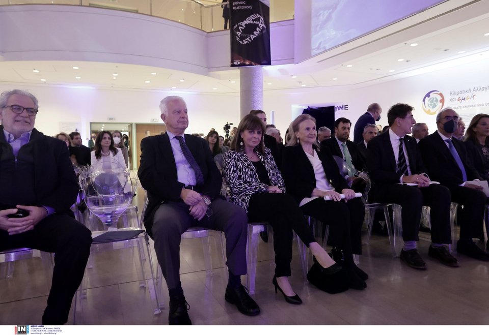 Η Πρόεδρος της Δημοκρατίας Κατερίνα Σακελλαροπούλου μαζί με τον υπουργό Κλιματικής Κρίσης και Πολιτικής Προστασίας Χρήστο Στυλιανίδη και τον Αντιπρόεδρο της κυβέρνησης Παναγιώτη Πικραμένο / Φωτογραφία: Intime / ΜΑΝΩΛΟΠΟΥΛΟΣ ΘΟΔΩΡΗΣ