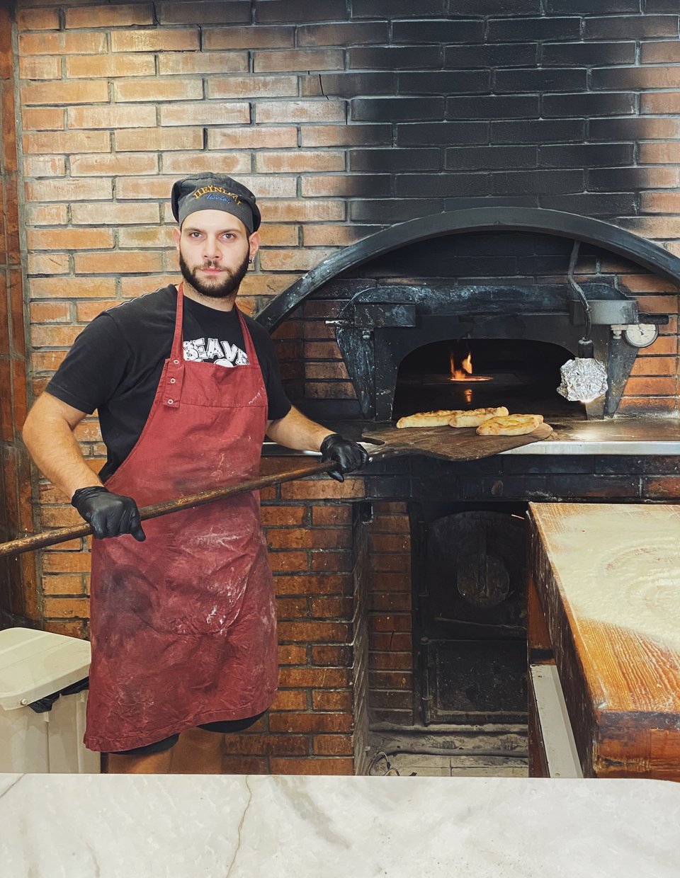 Ο Ανέστης Ανδριώτης, γιος του Σπύρου, μάς δείχνει πώς φτιάχνονται τα παραδοσιακά πεϊνιρλί της Ιωνίας.