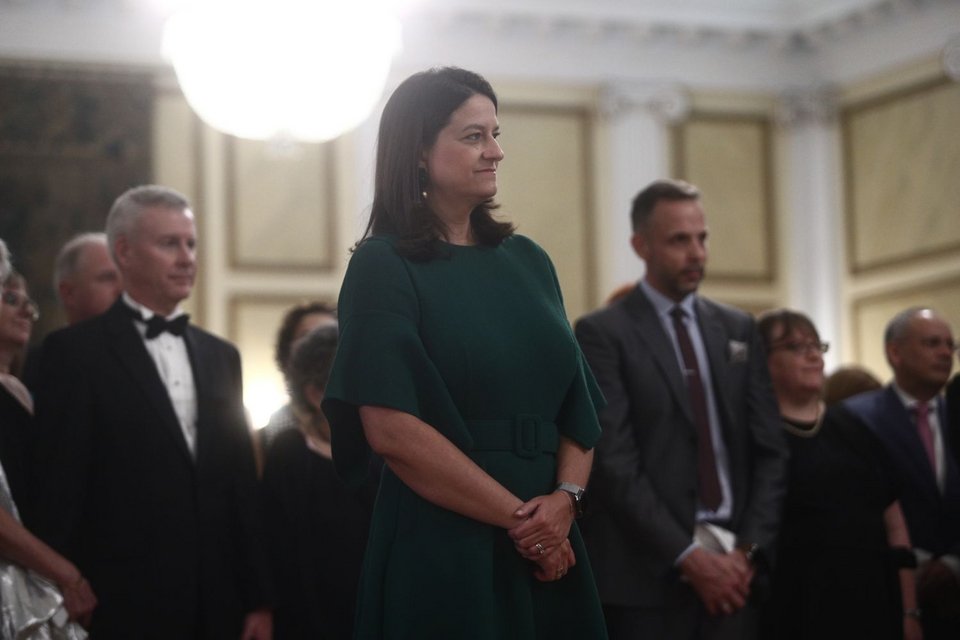 Η Νίκη Κεραμέως στη δεξίωση από την ΠτΔ Κατερίνα Σακελλαροπούλου προς τιμήν των εκπροσώπων τριάντα αμερικανικών πανεπιστημίων / Φωτογραφία: Eurokinissi