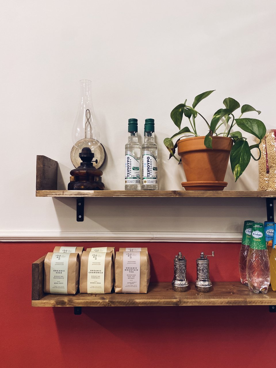 Προϊόντα από μικρούς ποιοτικούς παραγωγούς από όλη την Ελλάδα πωλούνται στον χώρο της «Λόντζας» / Φωτογραφία: Μάνος Λειβαδάρος/iefimerida