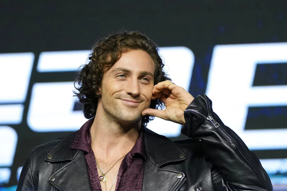 Ο ηθοποιός Άαρον Τέιλορ-Τζόνσον ποζάρει πριν από τη συνέντευξη Τύπου για την προώθηση της τελευταίας του ταινίας "Bullet Train" στη Σεούλ τον Αύγουστο 2022