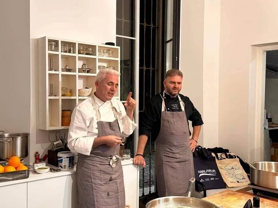 Ο σεφ Βασίλης Παπικινός με τον Ιταλό σεφ Danilo Ange στα μαθήματα μαγειρικής που παρέδωσαν μαζί στο Kitchen Milanο