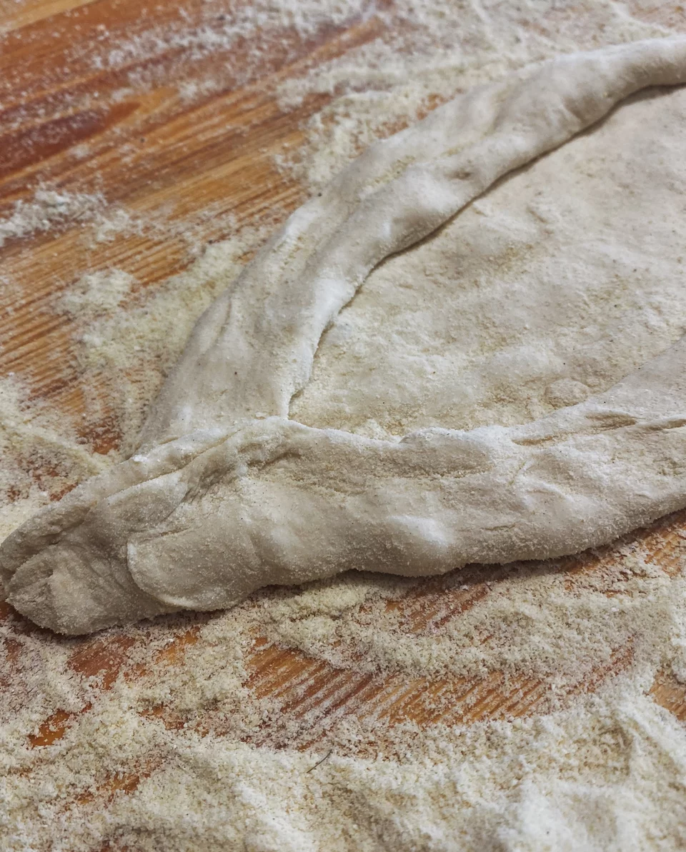 Το ζυμάρι έτοιμο για να μπει η γέμιση.