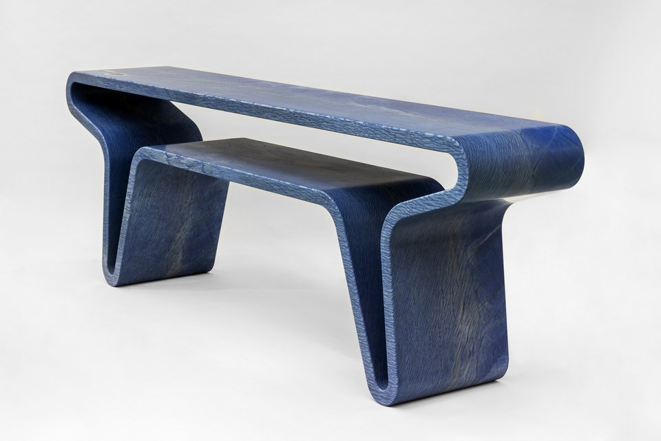 Extruded Ribbon Console, 2022 Azul macaubas, 230 x 75 x 40 cm, Edition of 3 + 2 AP© Marc Newson Photo: Paris Tavitian / Courtesy Gagosian