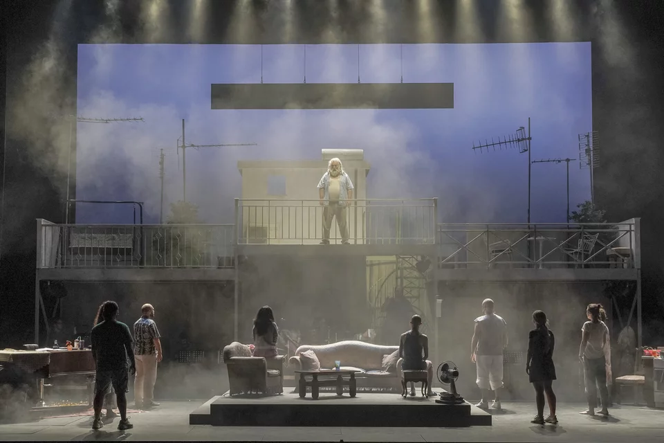 Πρώτη εικόνα από τα σκηνικά του Σπιρτόκουτο The Musical / Ανδρέας Σιμόπουλος