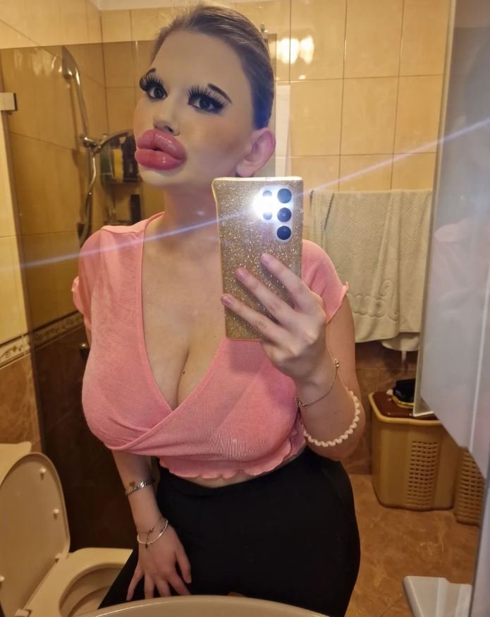 Η Andrea βγάζει σέλφι