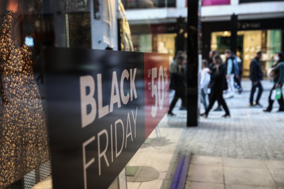 Κίνηση στην Ερμού για την Black Friday / EUROKINISSI