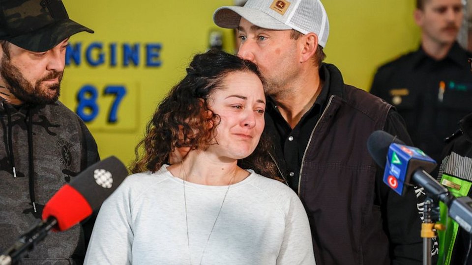 Απαρηγόρητη η μητέρα της νεκρής 17χρονης / Φωτογραφία AP