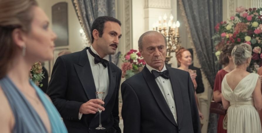 Ο Khalid Abdalla ως Dodi και ο Salim Dau ως Mohammed Al Fayed στο The Crown