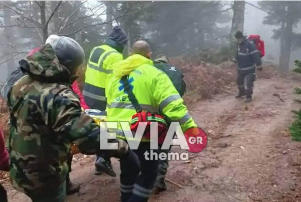 Διάσωση του 30χρονου στην Δίρφυ / eviathema.gr