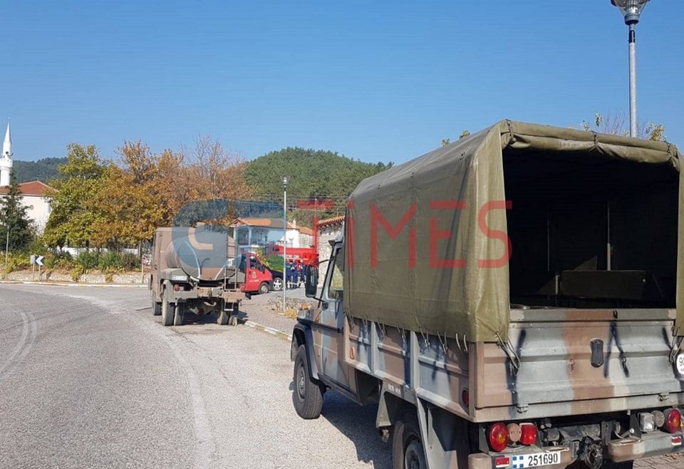 Ενοπλες δυνάμεις συνδράμουν στην κατάσβεση της φωτιά στο όρος Παπίκιο / Grtimes.gr