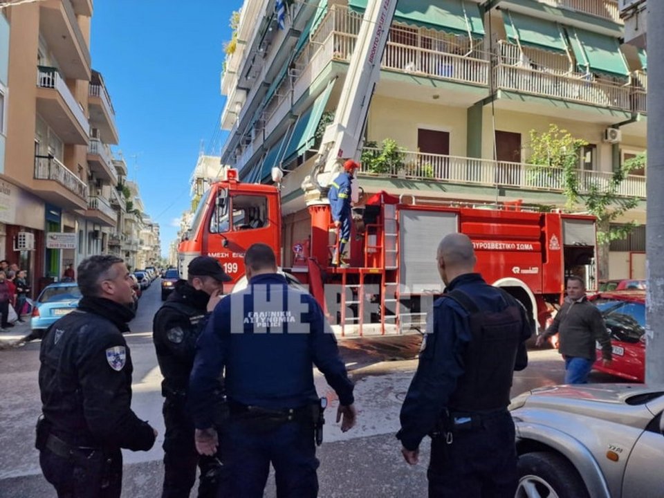 Φωτιά σε διαμέρισμα πολυκατοικίας στην Πάτρα / thebest.gr