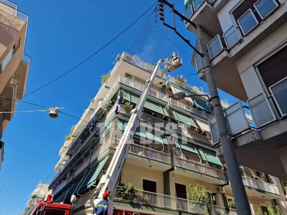 Φωτιά σε διαμέρισμα πολυκατοικίας στην Πάτρα / thebest.gr