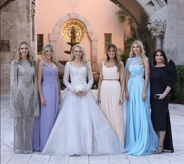 Η πρωτότυπη φωτογραφία με την Κίμπερλι Γκιλφόιλ στα μαύρα