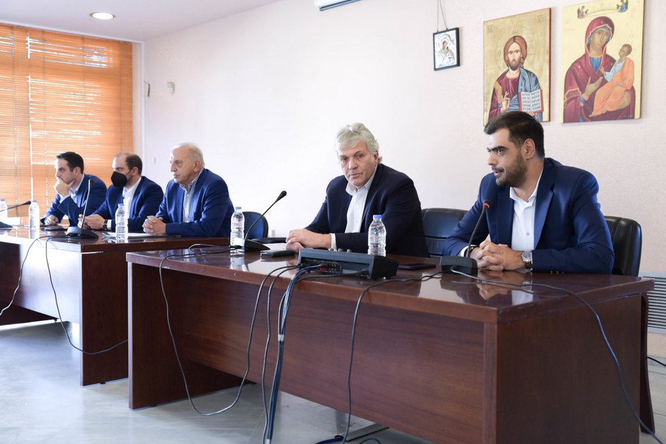 Κλιμάκιο της ΝΔ στο δημαρχείο Μάνδρας-Ειδυλλίας