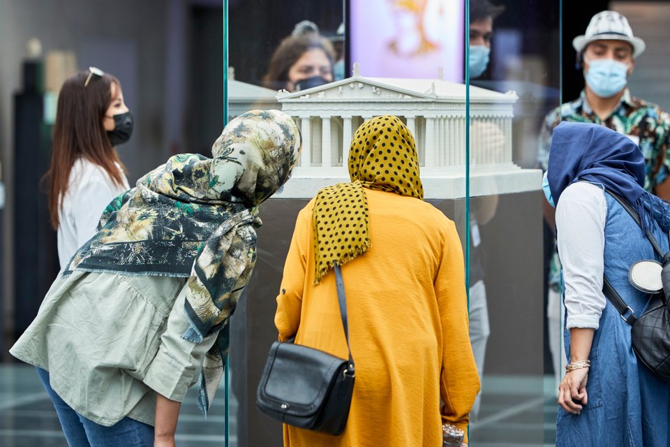 το μουσείο Ακρόπολης, ανοίγει σε ομάδες προσφύγων και μεταναστών