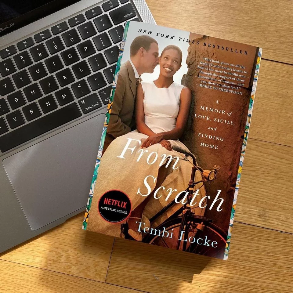 Τα απομνημονεύματα της Τέμπι Λόκε με τίτλο: «From Scratch: A Memoir of Love, Sicily, and Finding Home» 