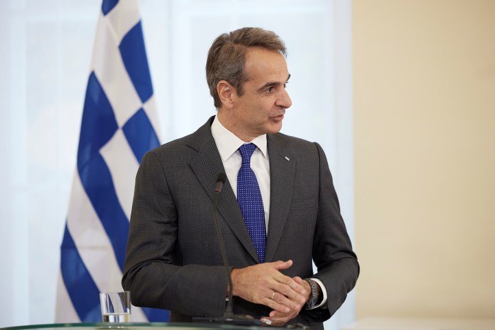 Ο πρωθυπουργός Κυριάκος Μητσοτάκης απαντώντας σε ερωτήσεις δημοσιογράφων κατά τη συνέντευξη Τύπου στο Ταλίν / Φωτογραφία: ΓτΠ / Δημήτρης Παπαμήτσος
