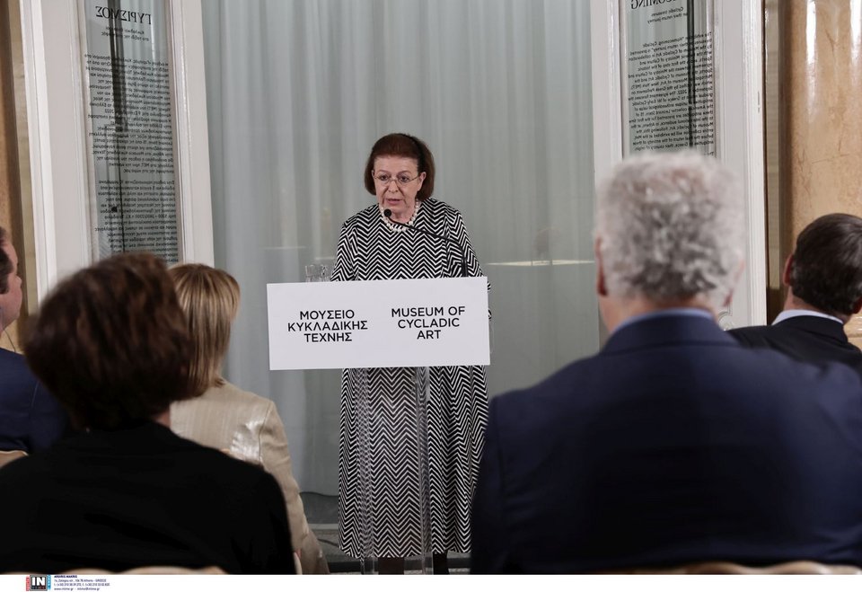 Η Λίνα Μενδώνη στο Μουσείο Κυκλαδικής Τέχνης