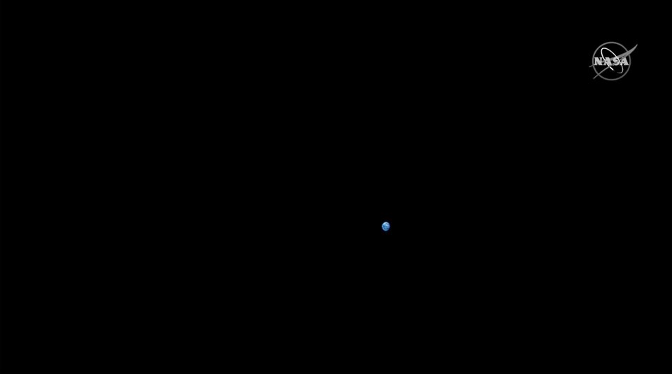 Η Γη, όπως καταγράφηκε από την κάψουλα της NASA στη σκοτεινή πλευρά της Σελήνης