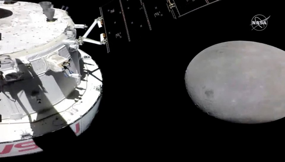 Η κάψουλα της NASA πλησιάζει το φεγγάρι