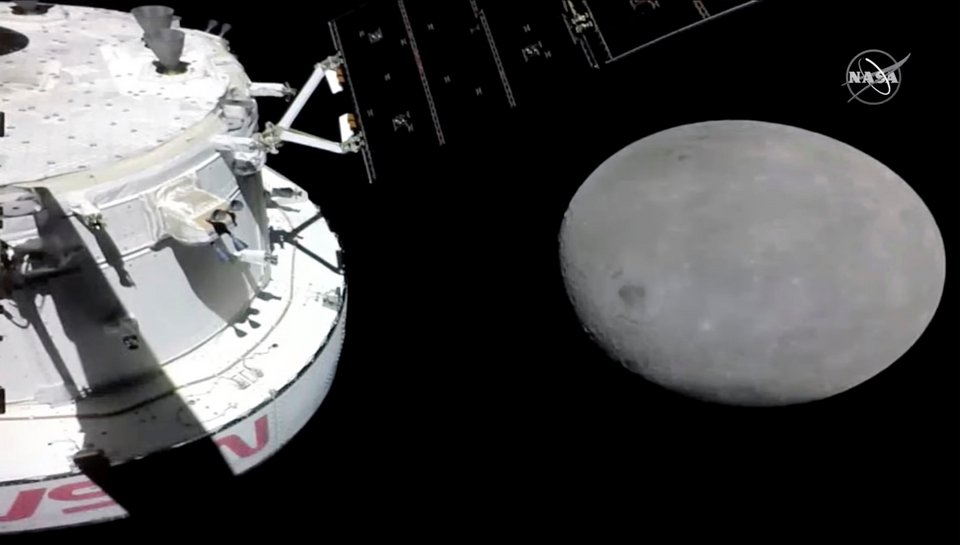 Η κάψουλα της NASA πλησιάζει το φεγγάρι