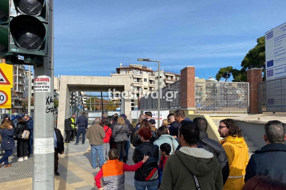 Ουρές από νωρίς για να μπουν στο μετρό / thestival