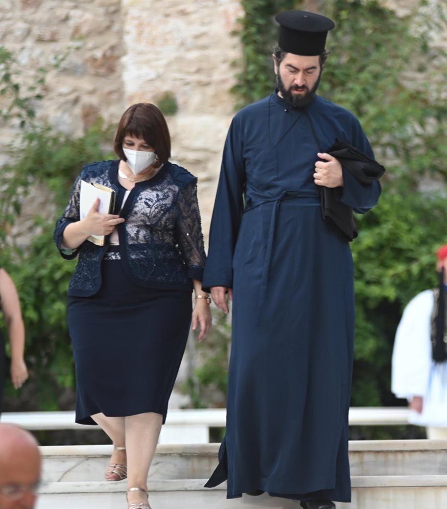 O πατήρ Αντώνιος και η πρεσβυτέρα