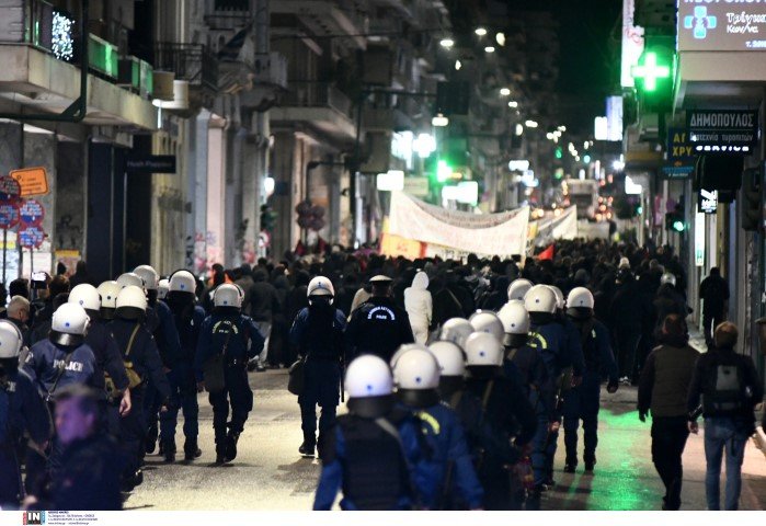 Επεισόδια στην Πάτρα μετά την πορεία για το Πολυτεχνείο -Φωτογραφία: Intimenews/ΑΛΕΞΟΠΟΥΛΟΣ ΑΝΔΡΕΑΣ