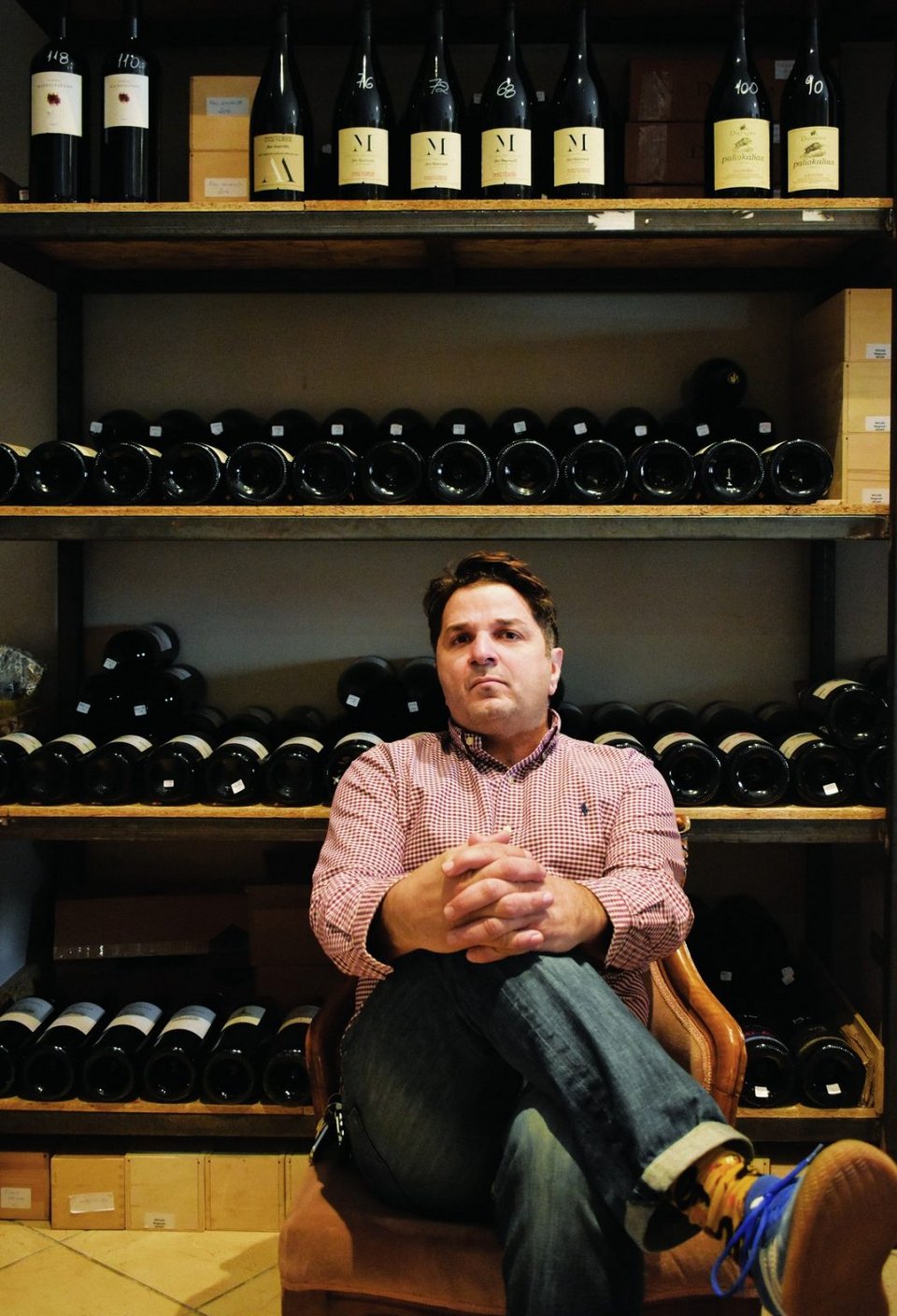 Ο wine expert και ιδιοκτήτης του Wine Kiosk στην Καλαμάτα Perry Παναγιωτακόπουλος