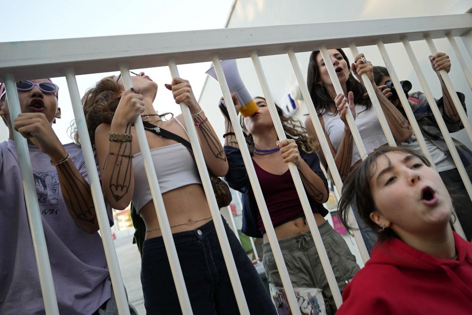 Εκατοντάδες διαδηλωτές στην Πορτογαλία